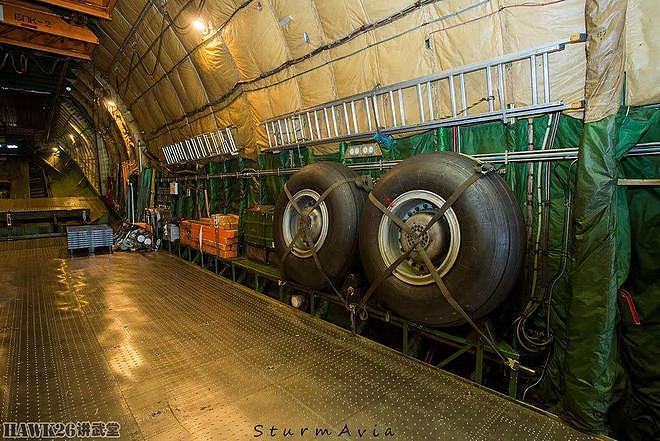 钻进安-124“鲁斯兰”巨型运输机 难得一见的上层甲板 还设有床铺 - 8