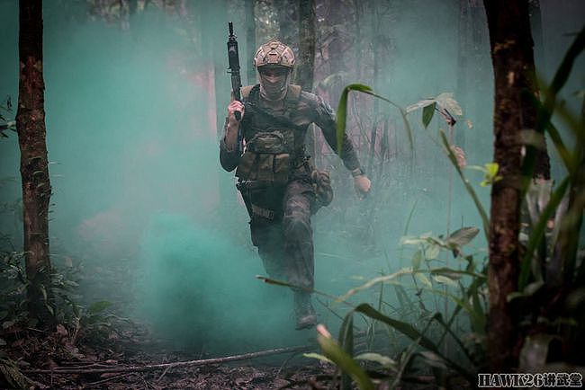 法国外籍军团最新宣传照 战斗蛙人在赤道地区训练 HK416逐渐列装 - 6