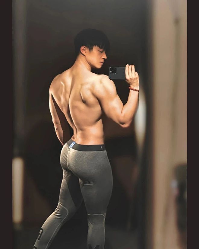 38岁体操冠军张宏涛身材自拍照曝光，这肌肉是认真的吗？ - 5