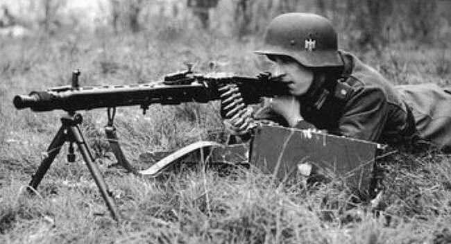 二战德军步兵班：10人小队编制合理，火力凶猛配置堪比连队 - 2
