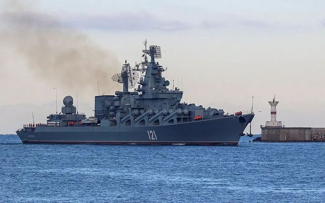 俄黑海舰队旗舰遭导弹重创全员弃舰？雪上加霜的俄海军太难了 - 7