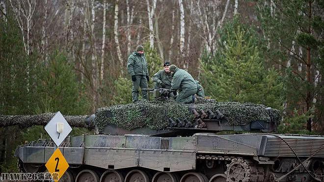 波兰总统视察第10装甲旅 正培训乌克兰士兵 掌握豹2坦克操作技能 - 29