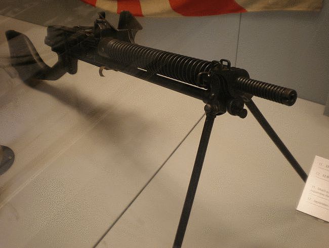 怪异的日本轻机枪，靠压弹夹才能用的轻机枪——大正十一式轻机枪 - 5