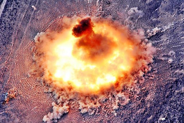 它是非核弹药中重量与破坏力的纪录保持者 人送绰号“炸弹之母” - 3