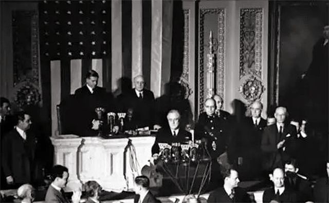 日本偷袭珍珠港后，唯一投票反对开战的美国女议员，后来过得怎样 - 7