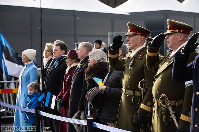 爱沙尼亚独立日阅兵式 全员佩戴乌克兰国旗色丝带 提供非物质援助 - 9