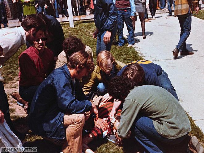 54年前 美国俄亥俄州国民警卫队向反战抗议学生开枪 造成四人丧生 - 12