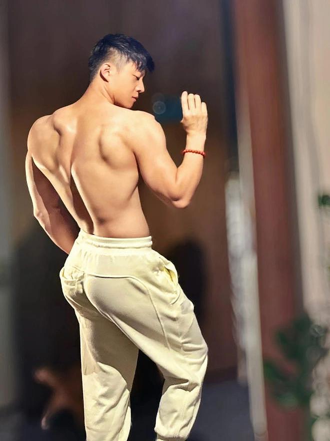 38岁体操冠军张宏涛身材自拍照曝光，这肌肉是认真的吗？ - 13