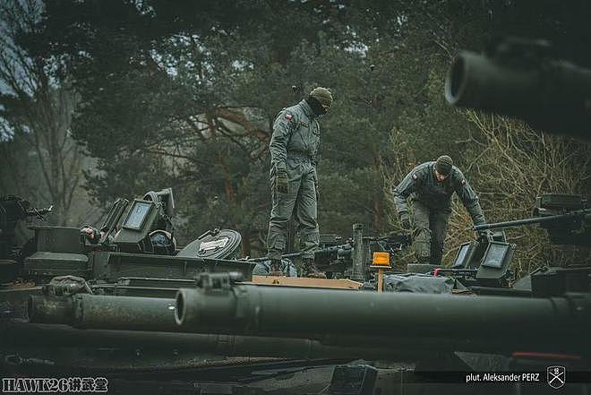波兰M1A2主战坦克训练照 开始新阶段学习 美军人员负责保驾护航 - 3