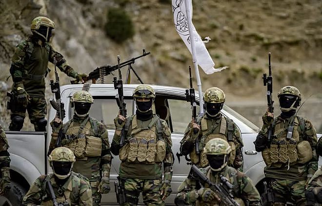 阿富汗塔利班武装，正式组建正规军队，规模约15万人左右 - 7