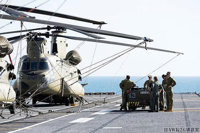 澳大利亚陆军“支奴干”直升机随两栖攻击舰部署 演练更换发动机 - 7