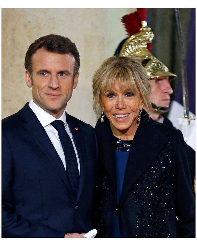 法国总统同框大24岁的妻子！布丽吉特穿开叉裙秀腿盘着发好美丽 - 13