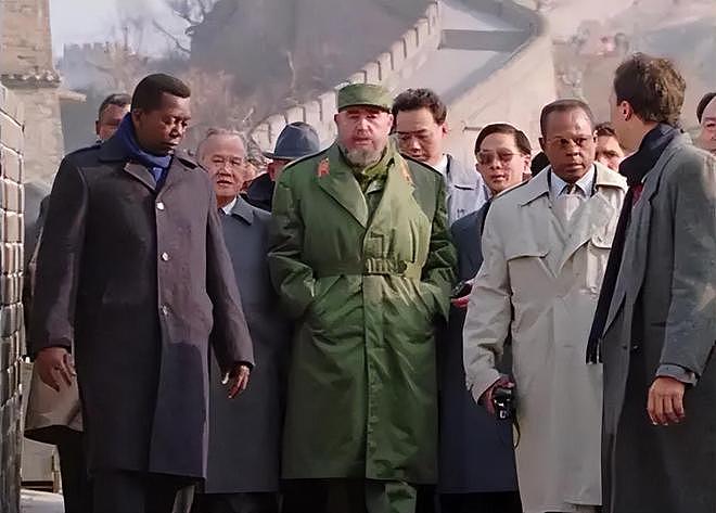 1995年卡斯特罗访华找出路，走遍北上广深后感慨：中国能媲美欧洲 - 9