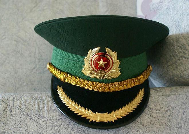 世界十个国家的军用大檐帽，朝鲜和俄罗斯的最浮夸 - 11