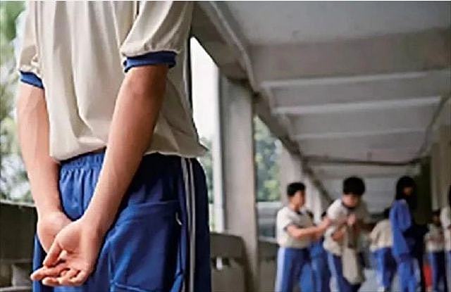 “玫瑰少年”叶永志：举手投足像女生，被同学扒裤检查，15岁自杀 - 5