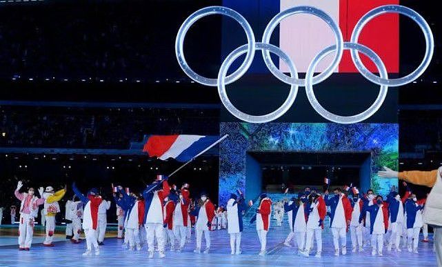 冬奥会开幕式成大型走秀！各国代表团服装大爆火，羽绒服大变样 - 3