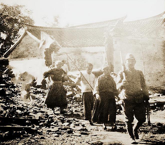 1937年，日军对小县城进行大屠杀，还提出了一个耻辱的要求 - 4