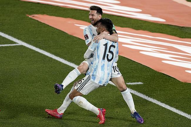 3-0！梅西炸裂表演：30米传球破门+仙人指路！阿根廷猛追巴西 - 4