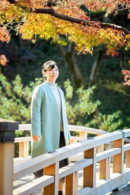 日本佳子公主的27岁生日照超养眼！穿克莱因蓝好显白，笑容不走心 - 11