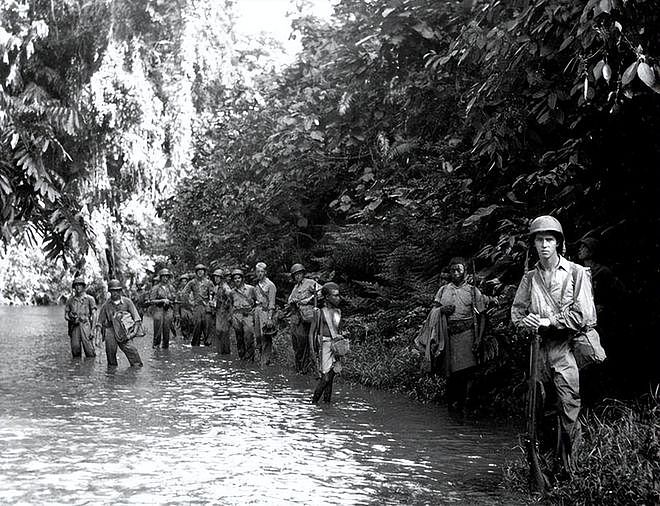 瓜岛血战4：美军陆战一师新兵，把日军打的上天无路，入地无门 - 4