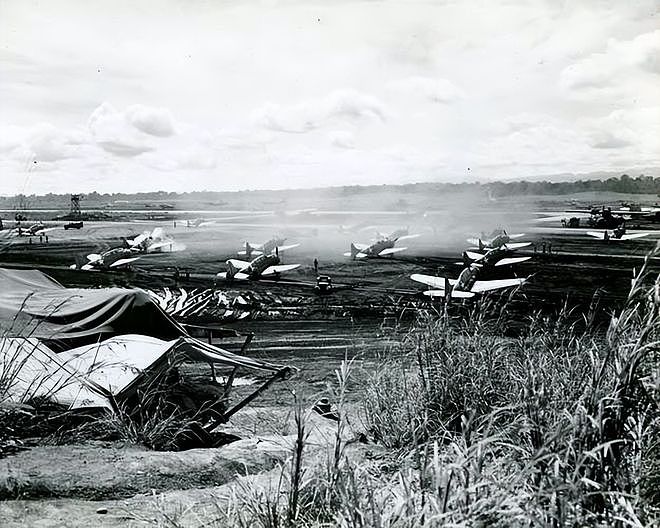 瓜岛血战6：日军再次犯错，2.2万人的师团给美军送“人头” - 12