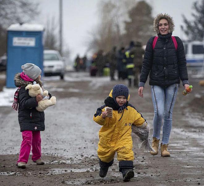 开战54天，500万难民，乌克兰最大的困境是人口流失？ - 16