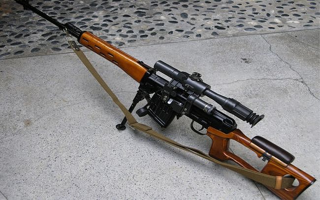 它是AK47突击步枪的放大版本：SVD狙击步枪 - 8