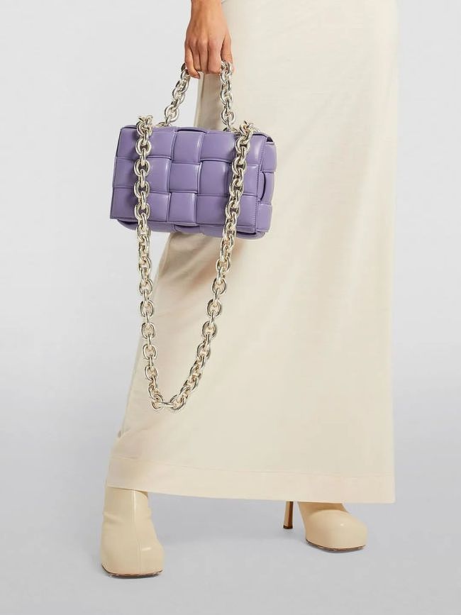 2022 年流行色发布，这些「蓝紫色调」包袋已预订你的衣橱 - 20