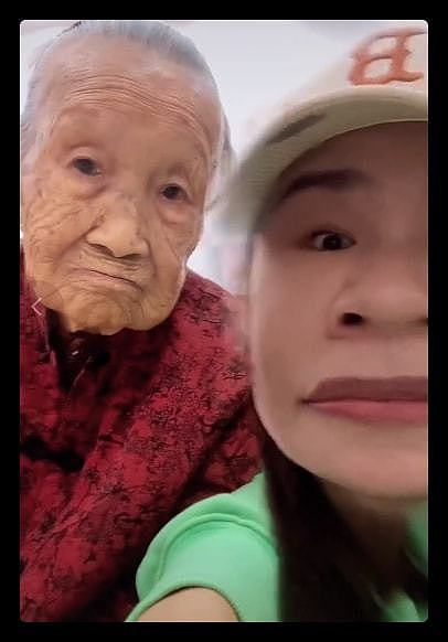 40岁港星回汕尾老家，和家人探望102岁婆婆，逛路边摊被求偶遇 - 3