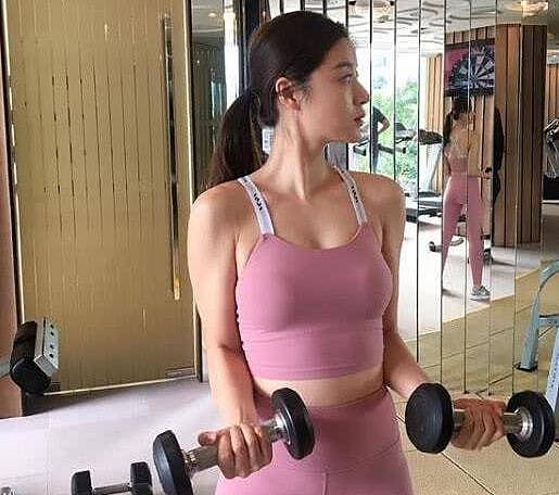 19岁韩国健身美女，天使脸蛋，身材玲珑有致，分享经验 - 1