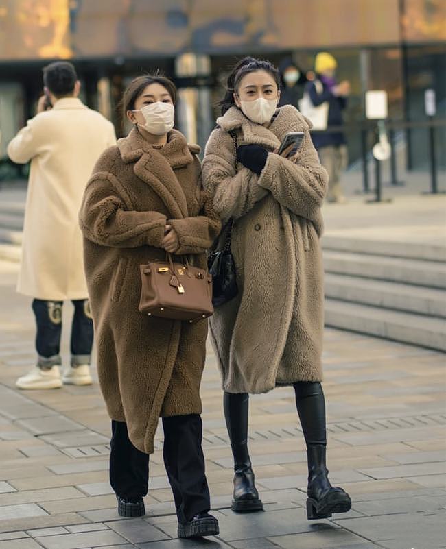 北方女孩的冬日穿搭就看北京街拍，服装保暖厚实，穿搭不臃肿 - 8