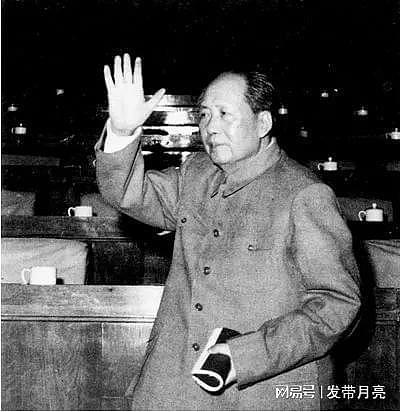 毛主席书法和蒋介石书法的截然不同：一草书，一楷书，字如其人 - 13