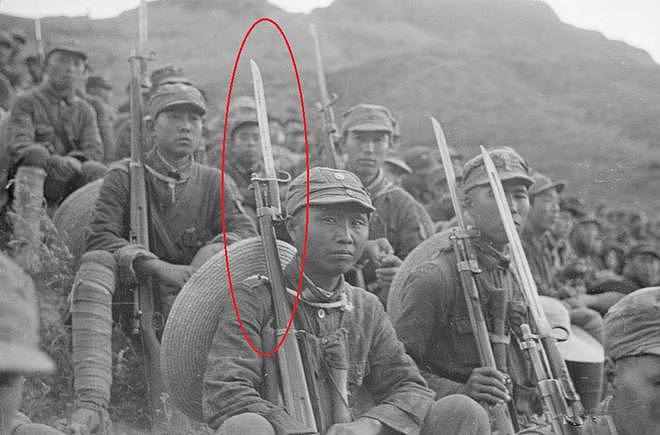 抗战中八路军的单兵十大件，虽然装备简陋，但斗志昂扬 - 19