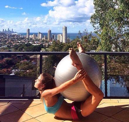 澳洲瑜伽女神，解锁更多高难度动作，赢取数百万死忠粉 - 11