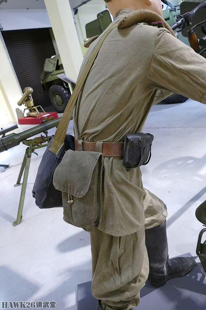 俄罗斯博物馆为高射机枪配备模特 展现射手紧张状态 准备随时开火 - 9