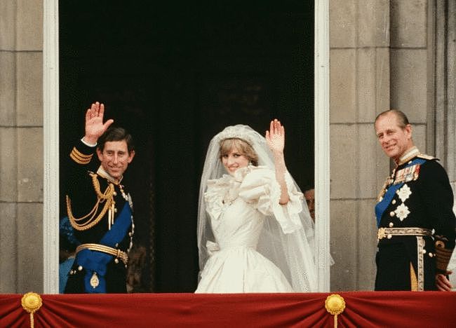 英国王妃戴安娜：出身伯爵却被称“平民”？英国人：她比王室强 - 1