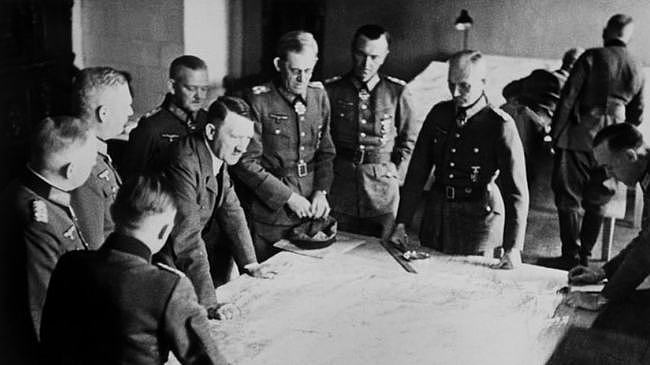 德国北方集团军群的小秘密，为了证明自己，勒布必须拿下列宁格勒 - 1