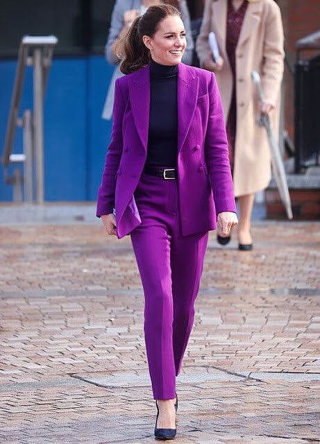 凯特也学梅根的浮夸风？穿紫色套装太显老，款式老旧不如梅根时髦 - 2