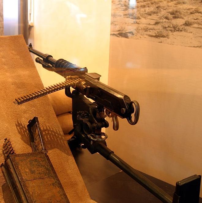 日本的九二式重机枪，山寨法国的哈奇开斯机枪，却把优点全弄没了 - 3