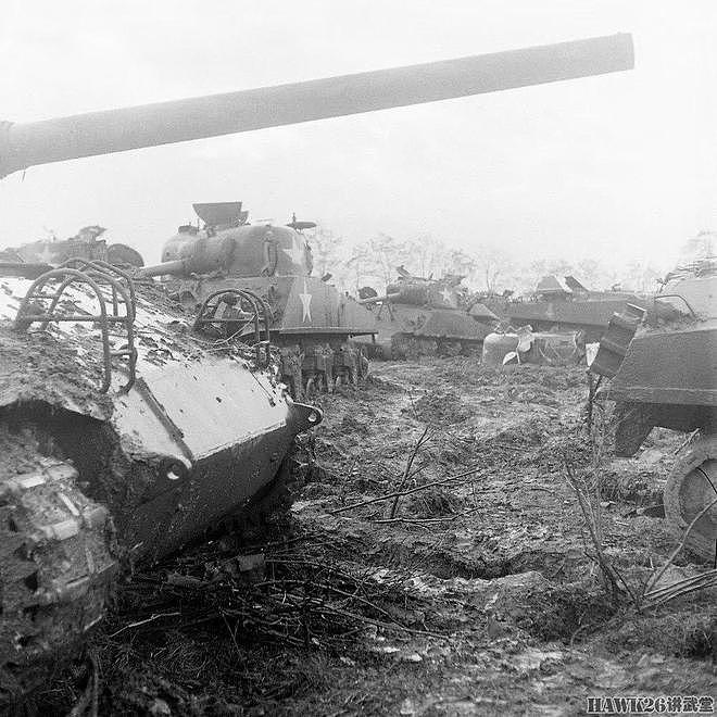 1944年堆积如山的美军装甲残骸 为防止影响士气 照片被长期管控 - 14