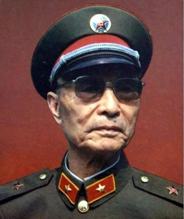 1972年，一个普通士兵救了张爱萍一命，后来才知道他是开国上将 - 1