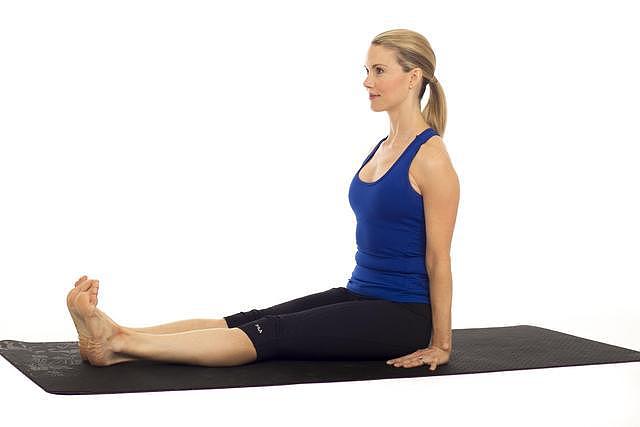 瑜伽坐姿总是弯腰弓背，坐不直？2个动作每次10分钟，坚持10天 - 5