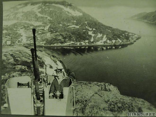俄罗斯博主走访被遗弃的海军基地 舰炮改装的岸防炮已成为纪念碑 - 15