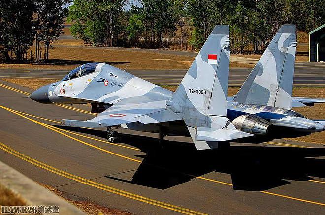 印尼空军庆祝建军77周年 苏-30与F-16并排陈列 展现出庞大的外形 - 6