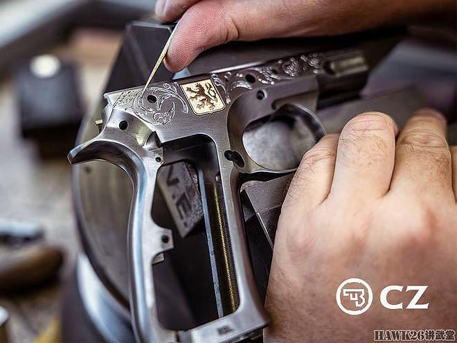 CZ集团推出CZ 75“白狮勋章”手枪 纪念最高国家勋章设立100周年 - 6