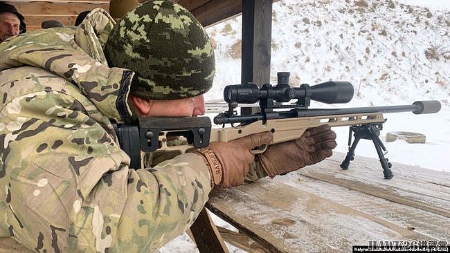 乌克兰领土防卫部队有多缺武器？转盘机枪再战江湖 训练用纸板枪 - 12