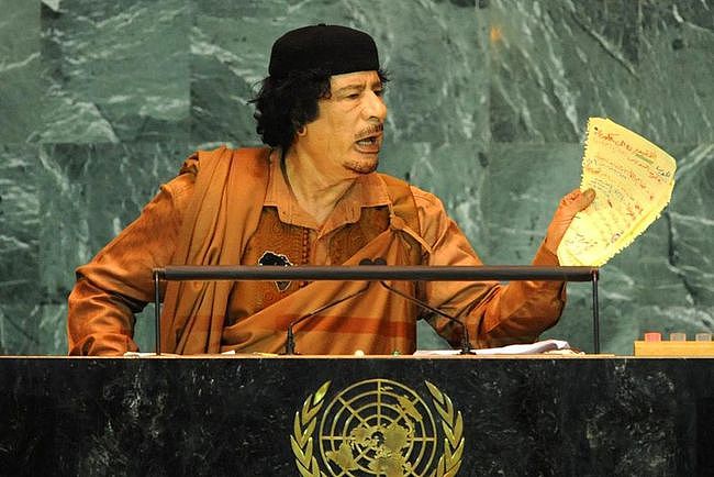 中东狂人卡扎菲：执政42年，逃跑时躲进下水道，被抓后遭暴徒枪杀 - 6