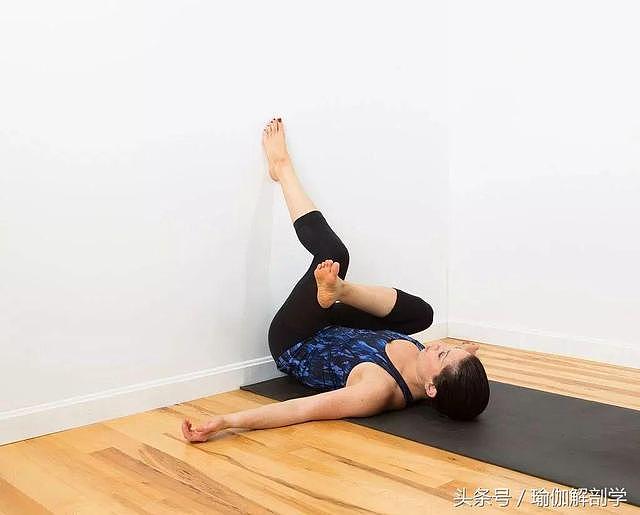 一套靠墙的阴瑜伽修复序列，躺着练超级舒服！ - 5