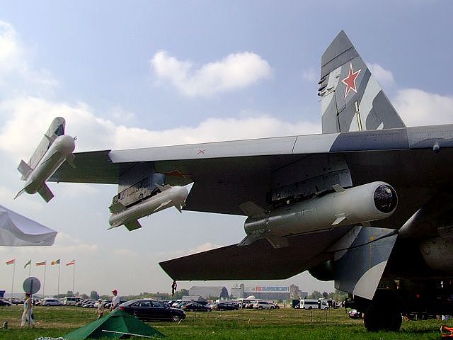 它最大起飞重量33吨 假想敌是美军F-15 机动性好 出口多国 - 3