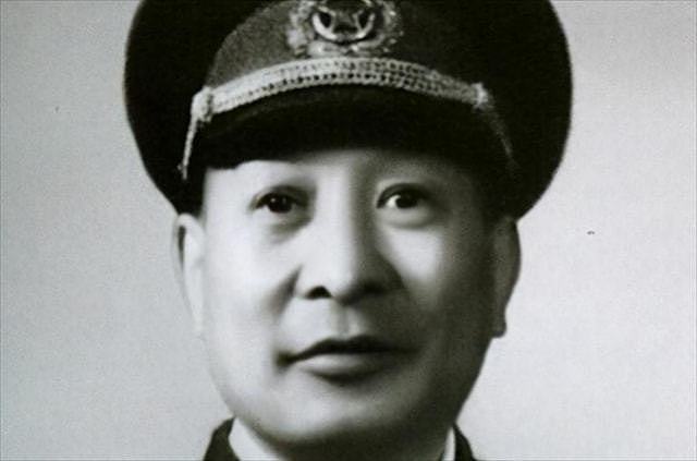 他37年投靠国军，49年计划偷袭蒋介石，起义后陈毅用8个字定性 - 1